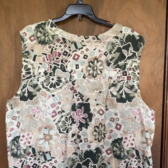 Erika top abstract floral painterly print button down sleeveless top 3X - Picture 13 of 17
